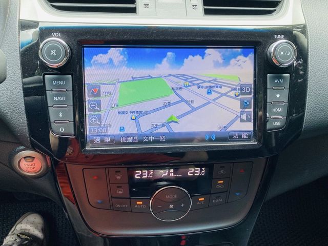 18 SENTRA 1.8 尊爵 少有天窗.6安全氣囊.環景 只跑6萬 猶如新車  第14張相片