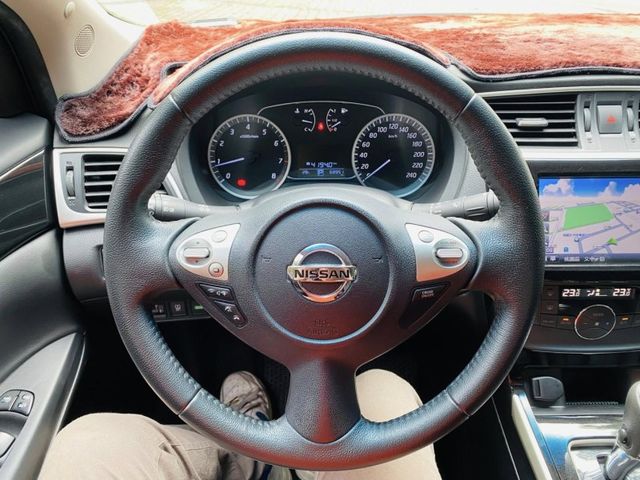 18 SENTRA 1.8 尊爵 少有天窗.6安全氣囊.環景 只跑6萬 猶如新車  第15張相片