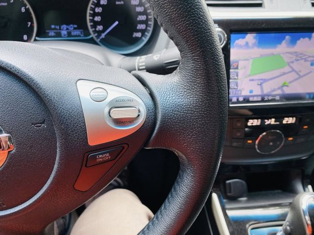 18 SENTRA 1.8 尊爵 少有天窗.6安全氣囊.環景 只跑6萬 猶如新車  第16張相片