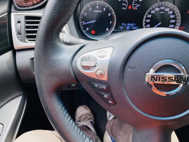 18 SENTRA 1.8 尊爵 少有天窗.6安全氣囊.環景 只跑6萬 猶如新車  第17張相片