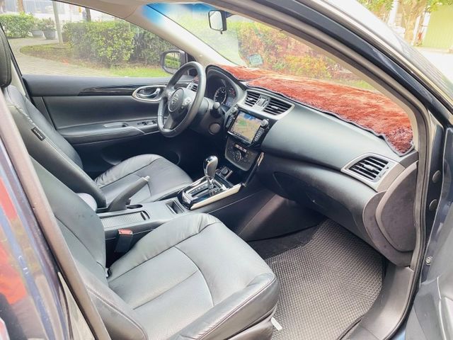 18 SENTRA 1.8 尊爵 少有天窗.6安全氣囊.環景 只跑6萬 猶如新車  第18張相片