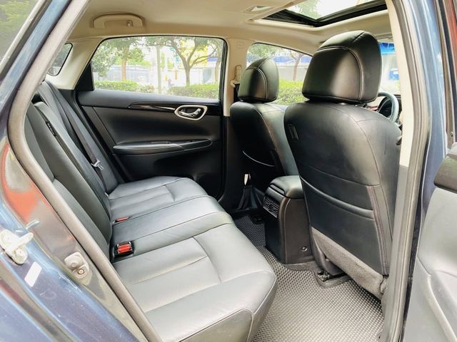 18 SENTRA 1.8 尊爵 少有天窗.6安全氣囊.環景 只跑6萬 猶如新車  第20張相片