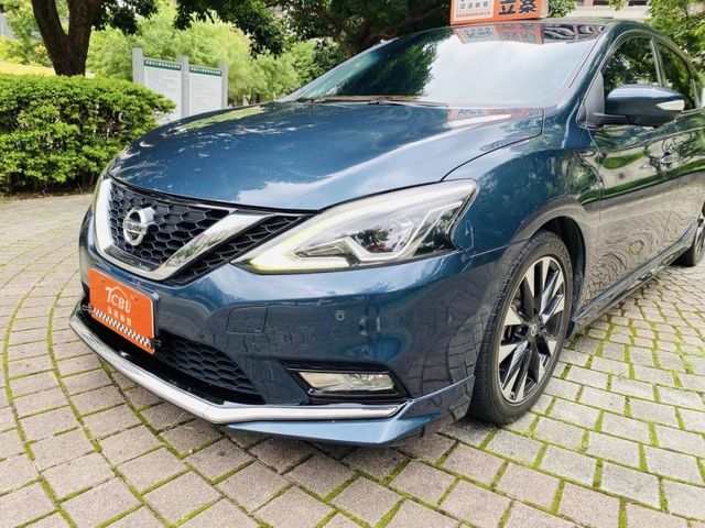 18 SENTRA 1.8 尊爵 少有天窗.6安全氣囊.環景 只跑6萬 猶如新車  第23張相片
