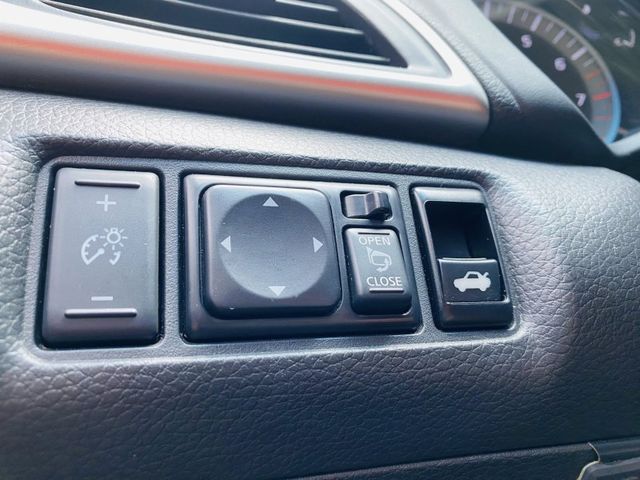 18 SENTRA 1.8 尊爵 少有天窗.6安全氣囊.環景 只跑6萬 猶如新車  第26張相片