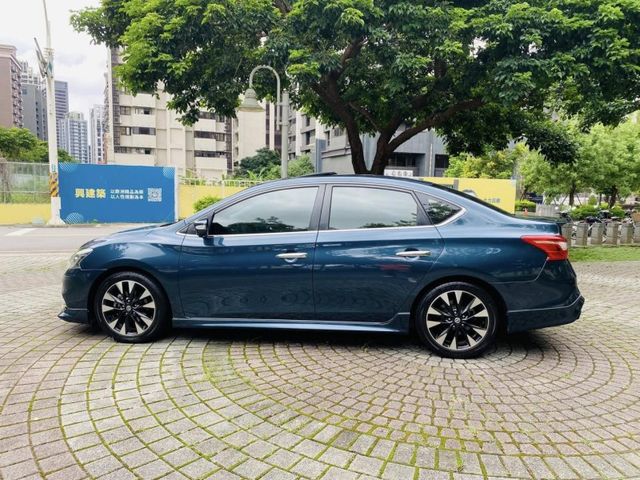 18 SENTRA 1.8 尊爵 少有天窗.6安全氣囊.環景 只跑6萬 猶如新車  第27張相片