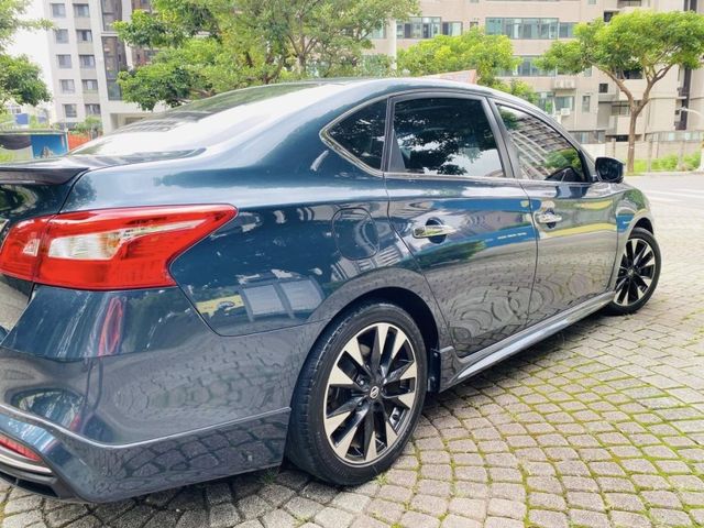 18 SENTRA 1.8 尊爵 少有天窗.6安全氣囊.環景 只跑6萬 猶如新車  第29張相片