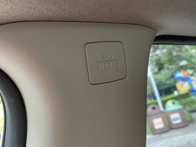 18 SENTRA 1.8 尊爵 少有天窗.6安全氣囊.環景 只跑6萬 猶如新車  第35張相片