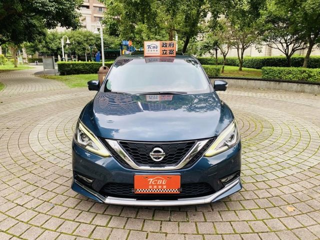 18 SENTRA 1.8 尊爵 少有天窗.6安全氣囊.環景 只跑6萬 猶如新車  第38張相片