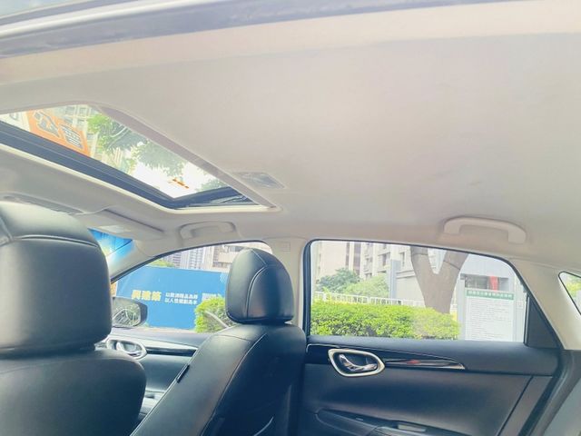 18 SENTRA 1.8 尊爵 少有天窗.6安全氣囊.環景 只跑6萬 猶如新車  第40張相片