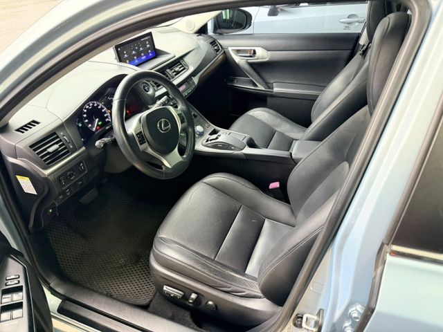Lexus CT200H  第6張相片