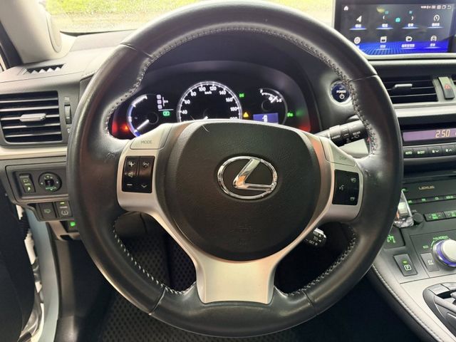 Lexus CT200H  第7張相片