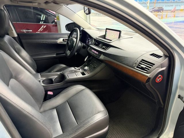 Lexus CT200H  第17張相片