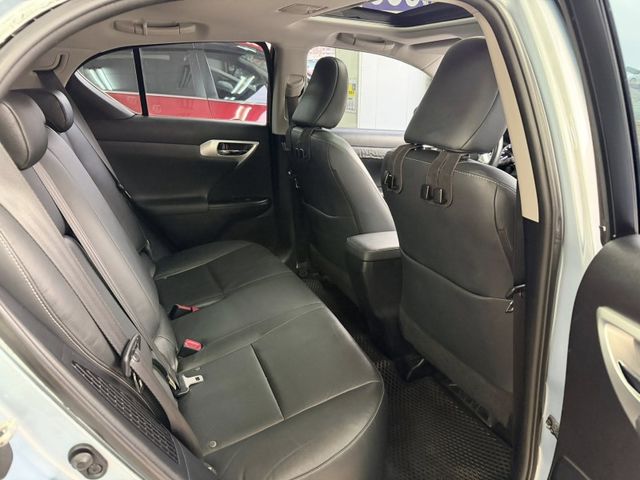 Lexus CT200H  第18張相片