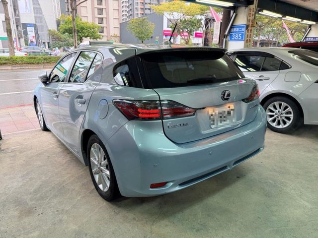 Lexus CT200H  第25張相片