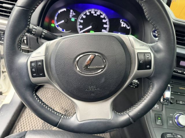 Lexus CT200H  第9張相片