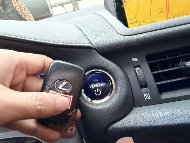 Lexus CT200H  第12張相片