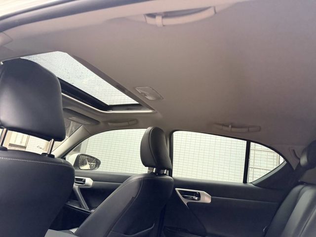 Lexus CT200H  第16張相片