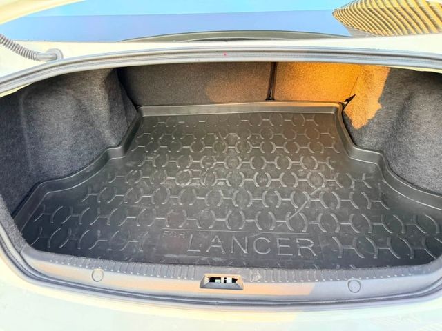 Mitsubishi Lancer  第23張相片