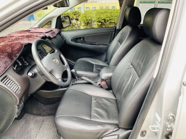 2015 INNOVA 2.0 E 一手車至今 原廠保養 只跑3萬4千公里 後空調.鋁圈.皮椅  第5張相片