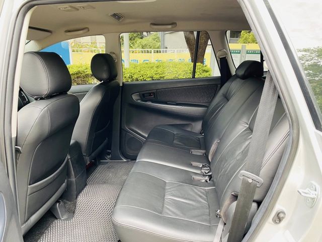 2015 INNOVA 2.0 E 一手車至今 原廠保養 只跑3萬4千公里 後空調.鋁圈.皮椅  第6張相片