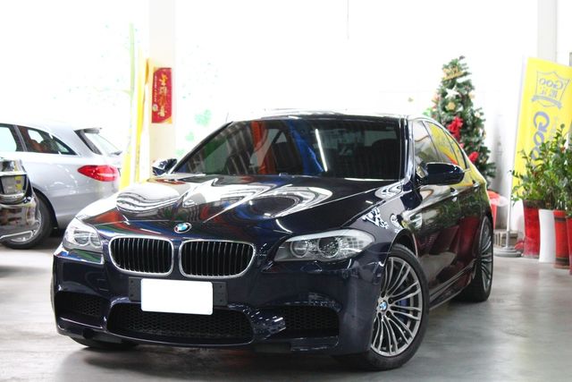 BMW 2012年 F10 M5 帝王藍 盲點 環景 信東汽車  第1張相片