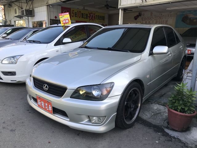 1999年出廠 凌志 IS200 1988cc 天窗，恆溫，完整麂皮座椅，可貸款  第1張相片