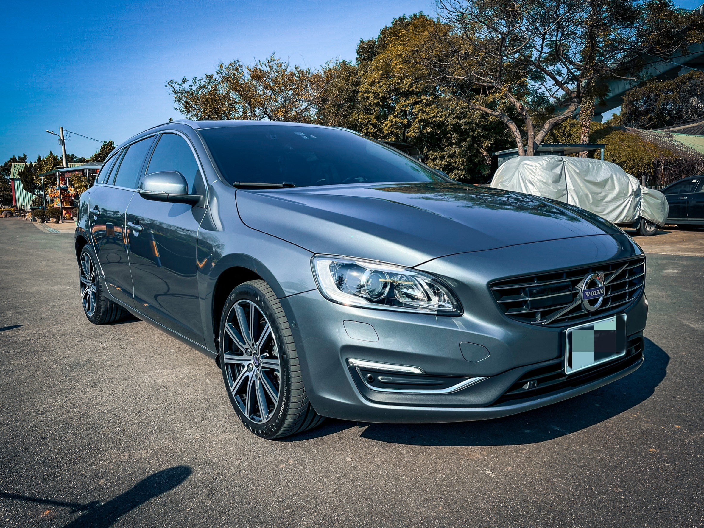 《T4安全旗艦版/原廠保養/里程保證/自動跟車/電動天窗/盲點偵測/車道偏離》  第2張相片