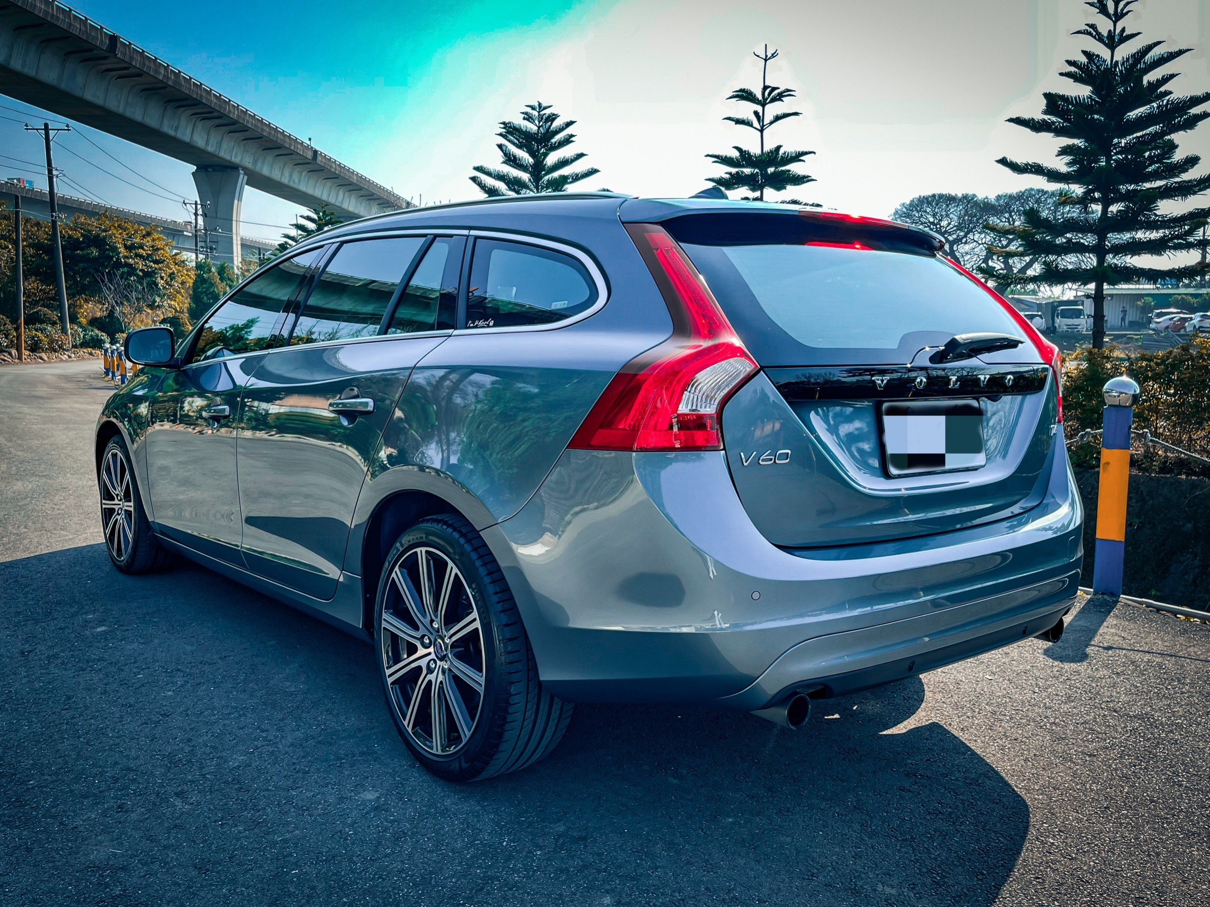 《T4安全旗艦版/原廠保養/里程保證/自動跟車/電動天窗/盲點偵測/車道偏離》  第4張相片