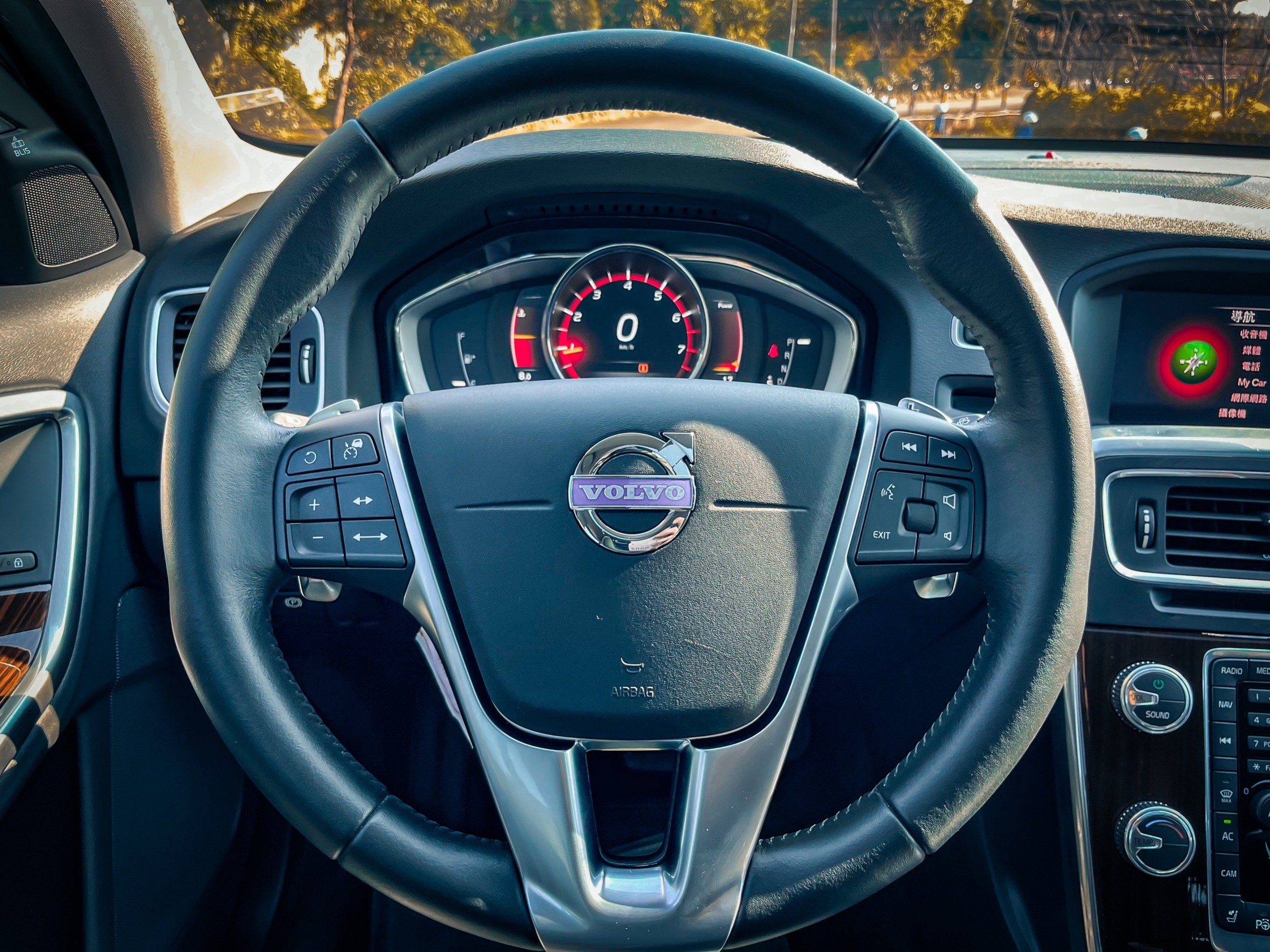 《T4安全旗艦版/原廠保養/里程保證/自動跟車/電動天窗/盲點偵測/車道偏離》  第7張相片