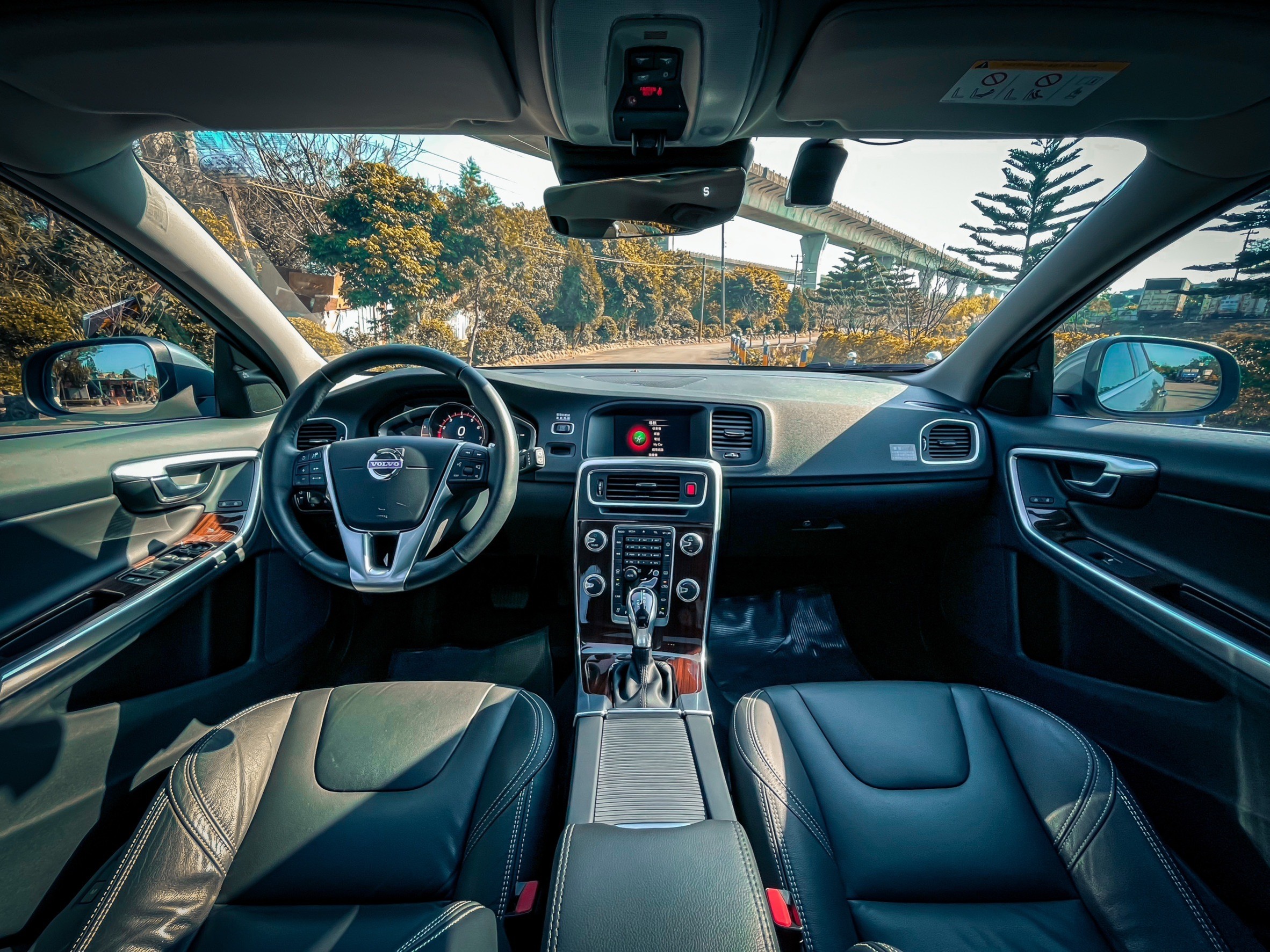 《T4安全旗艦版/原廠保養/里程保證/自動跟車/電動天窗/盲點偵測/車道偏離》  第15張相片