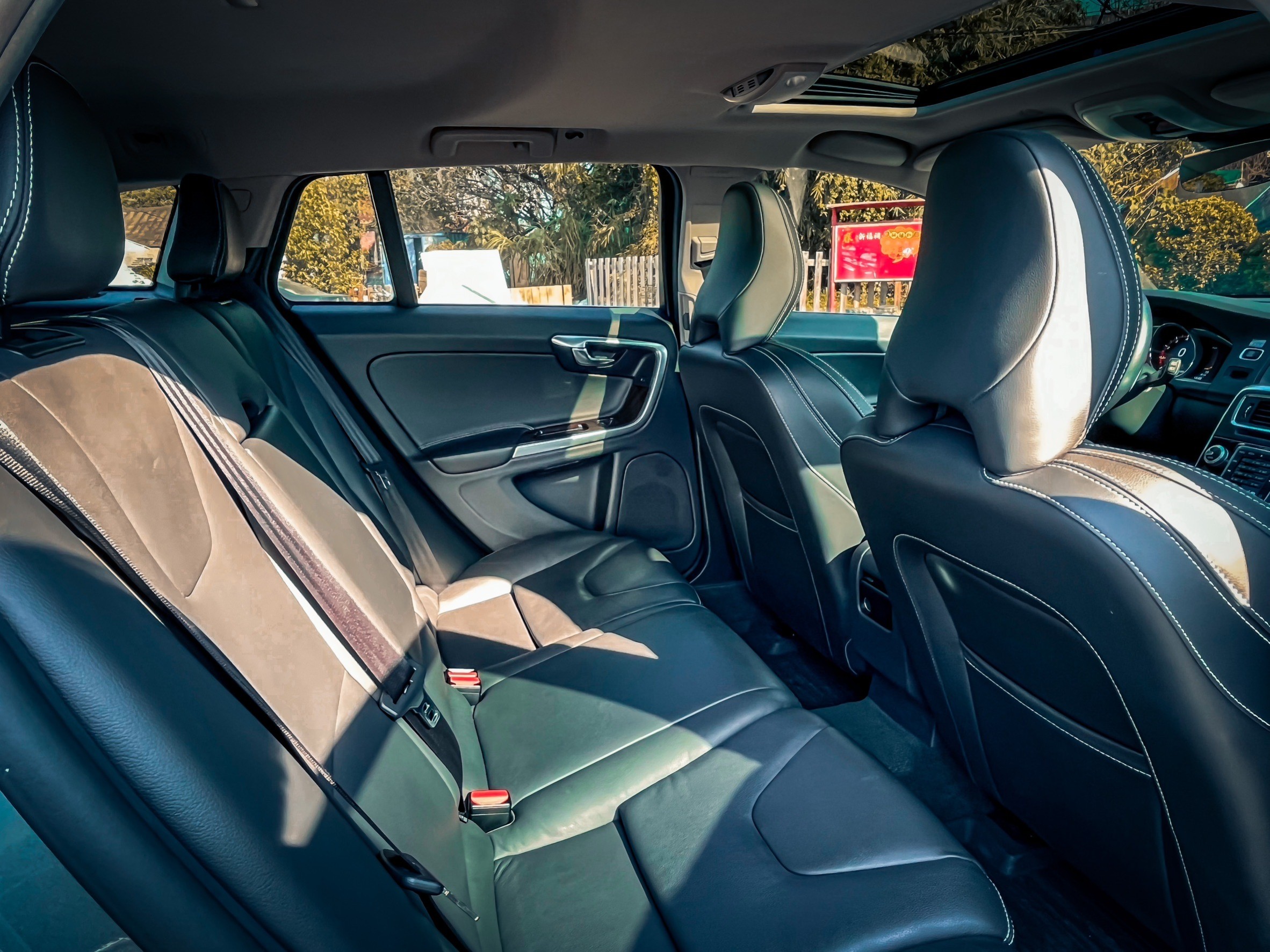 《T4安全旗艦版/原廠保養/里程保證/自動跟車/電動天窗/盲點偵測/車道偏離》  第17張相片