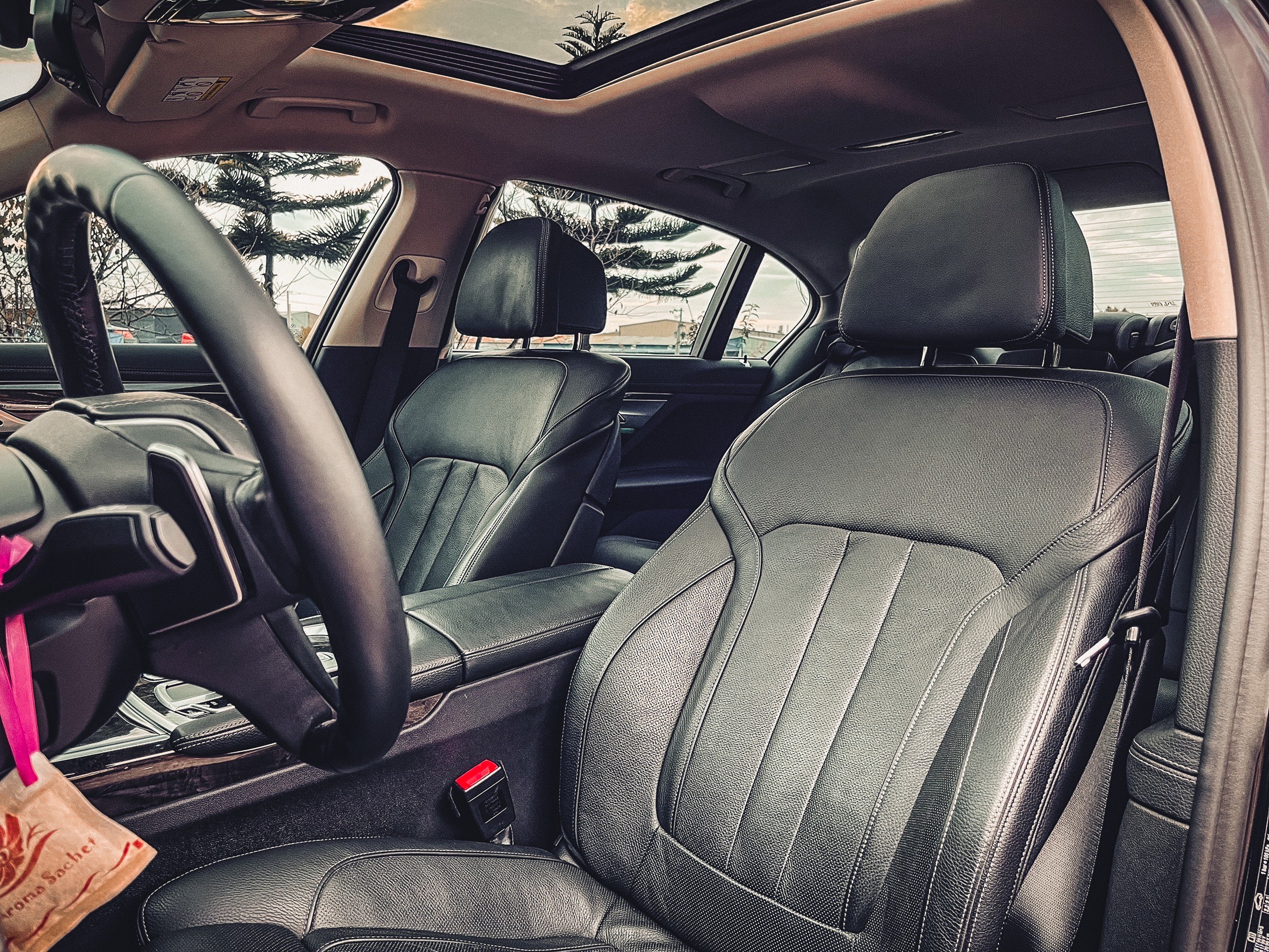 《總代理/原廠保養/智慧鑰匙/5AS智慧輔助/盲點偵測/HK音響/抬頭顯示器》  第7張相片