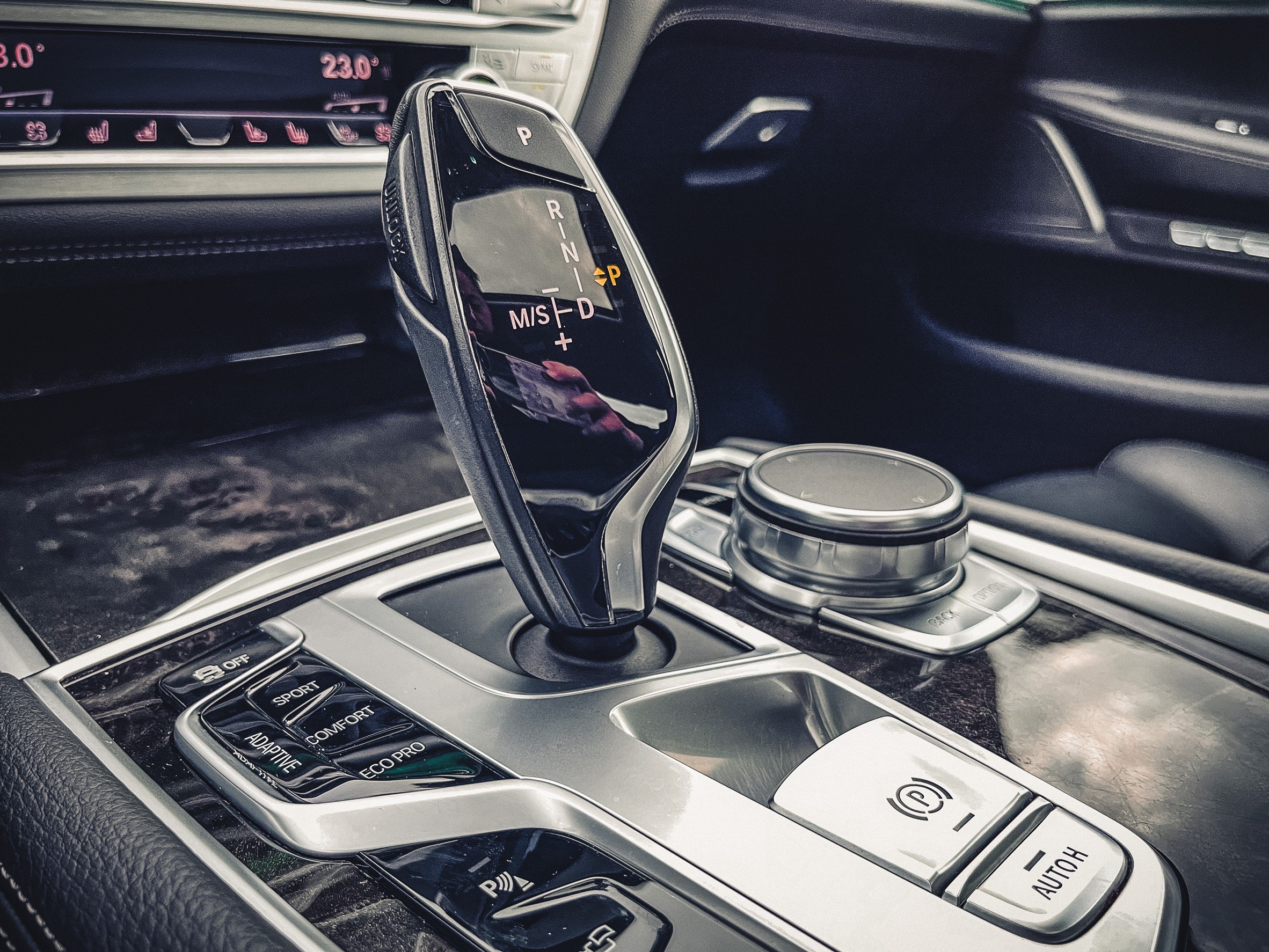 《總代理/原廠保養/智慧鑰匙/5AS智慧輔助/盲點偵測/HK音響/抬頭顯示器》  第11張相片