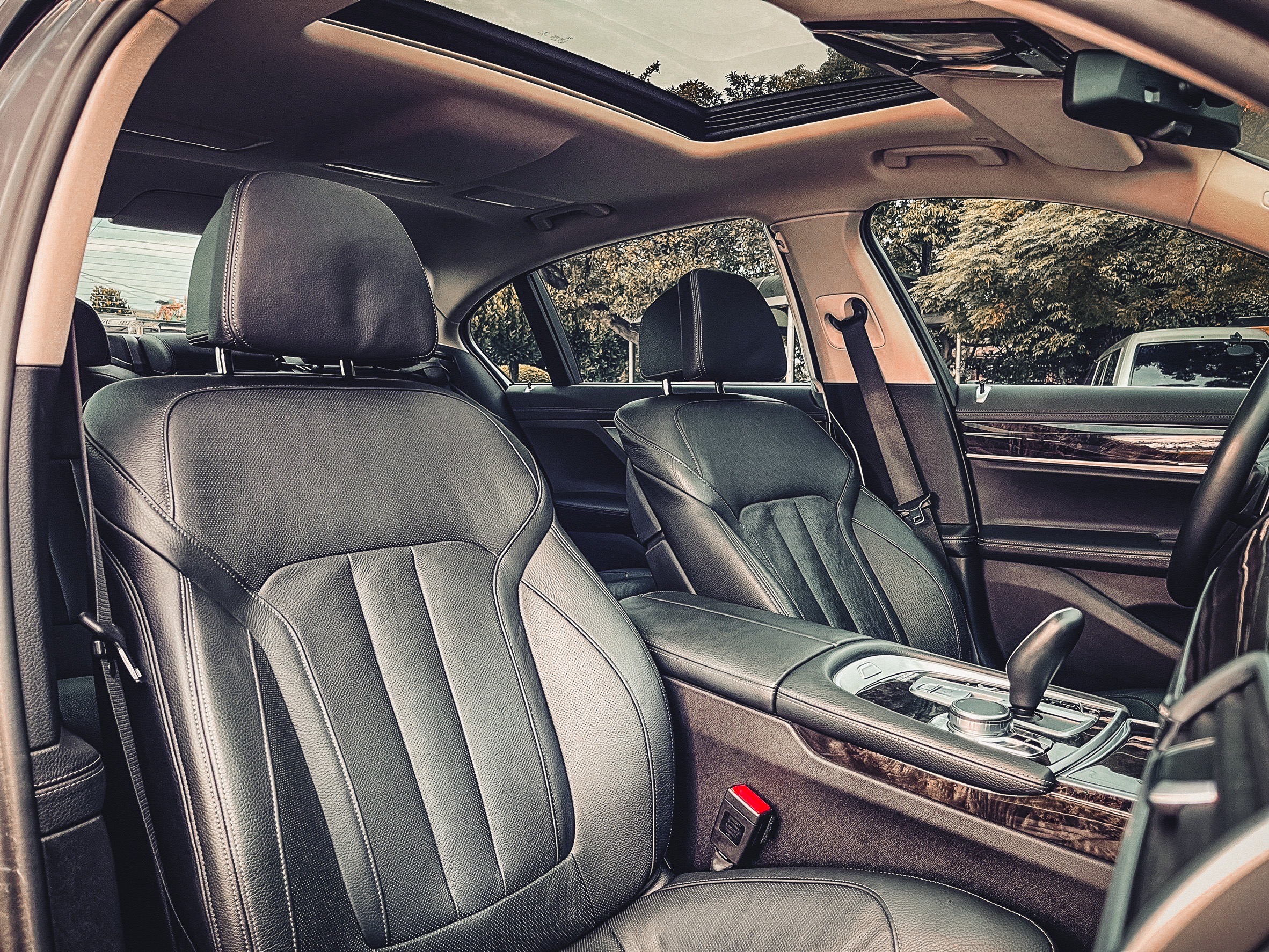 《總代理/原廠保養/智慧鑰匙/5AS智慧輔助/盲點偵測/HK音響/抬頭顯示器》  第12張相片