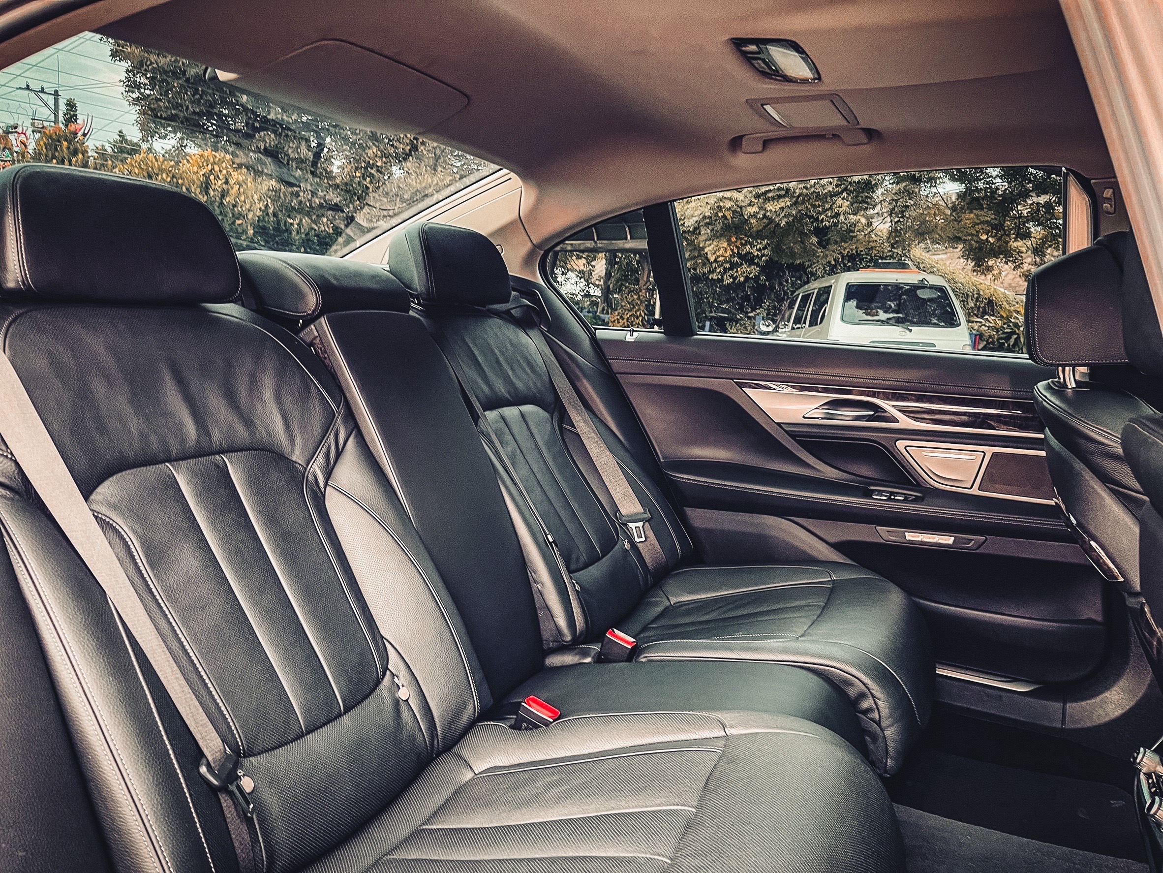 《總代理/原廠保養/智慧鑰匙/5AS智慧輔助/盲點偵測/HK音響/抬頭顯示器》  第13張相片