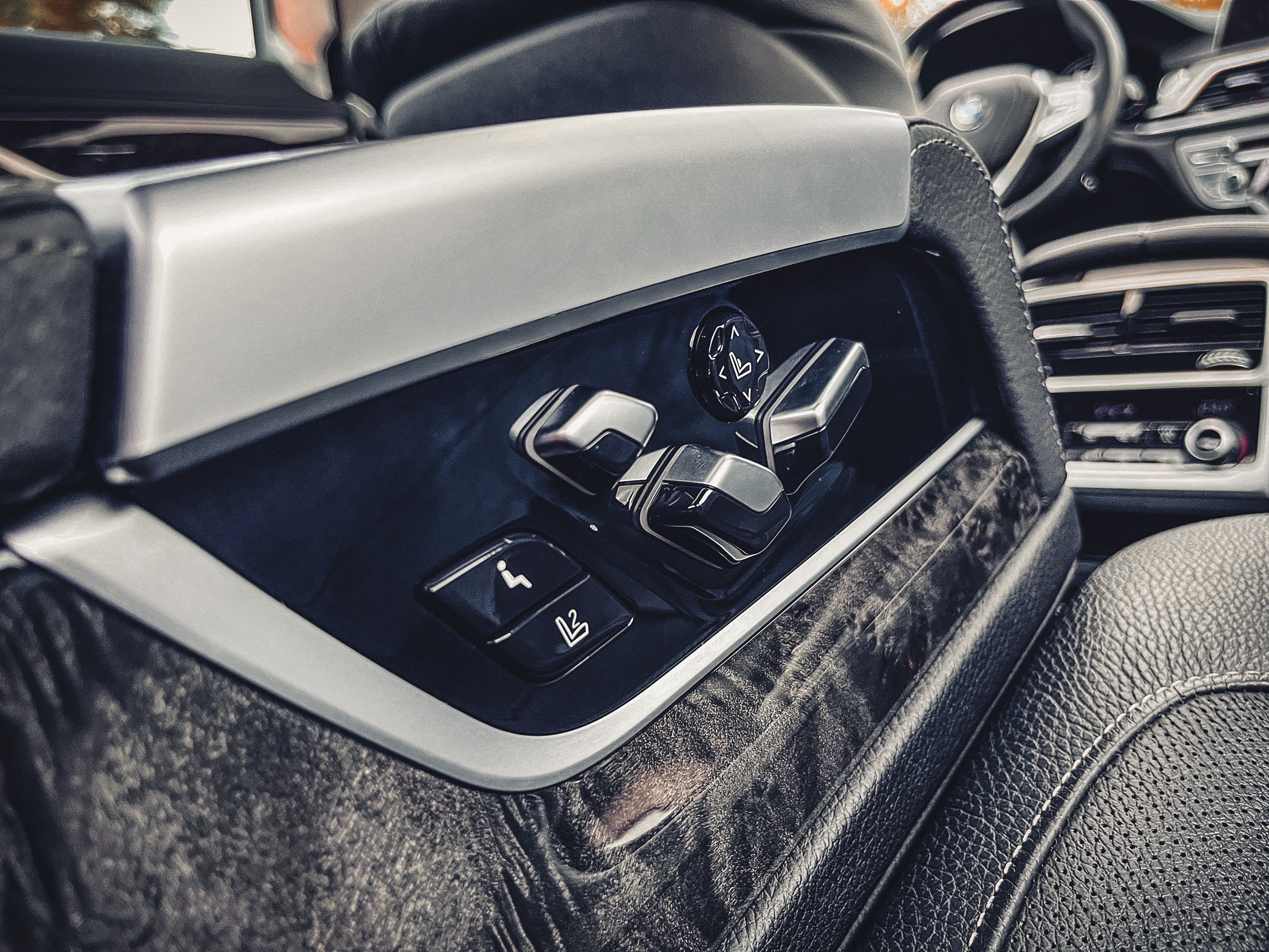 《總代理/原廠保養/智慧鑰匙/5AS智慧輔助/盲點偵測/HK音響/抬頭顯示器》  第15張相片