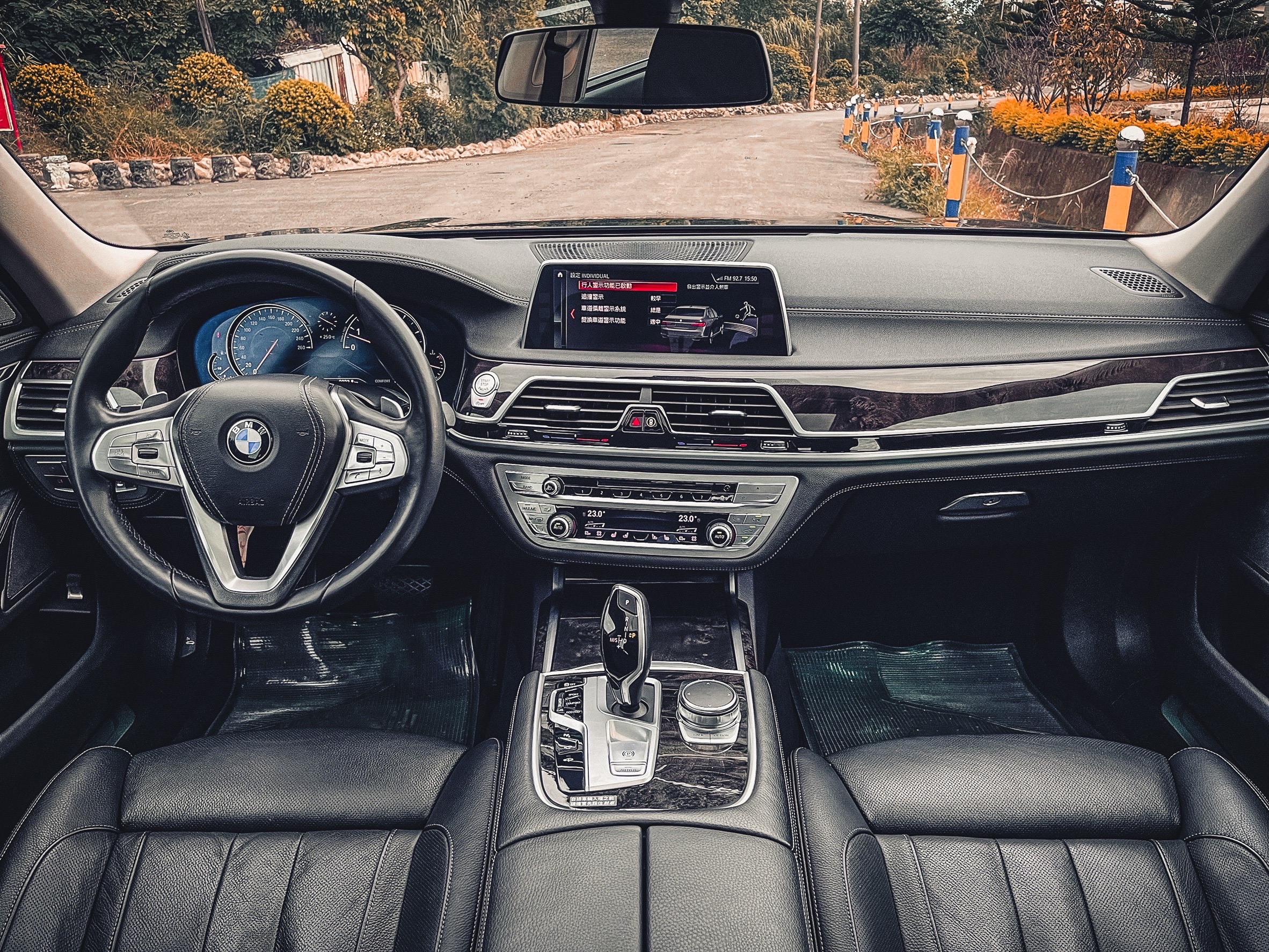 《總代理/原廠保養/智慧鑰匙/5AS智慧輔助/盲點偵測/HK音響/抬頭顯示器》  第16張相片