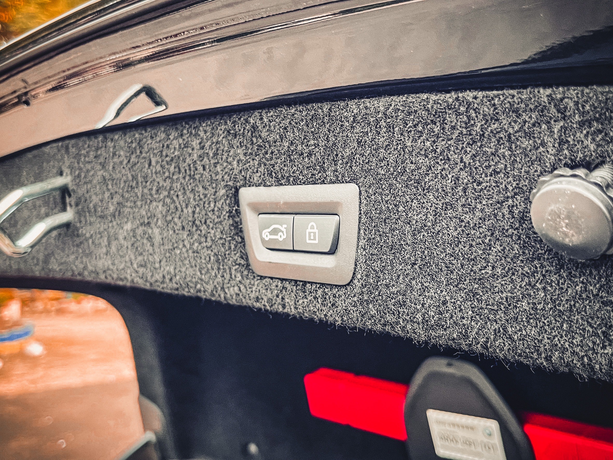 《總代理/原廠保養/智慧鑰匙/5AS智慧輔助/盲點偵測/HK音響/抬頭顯示器》  第17張相片