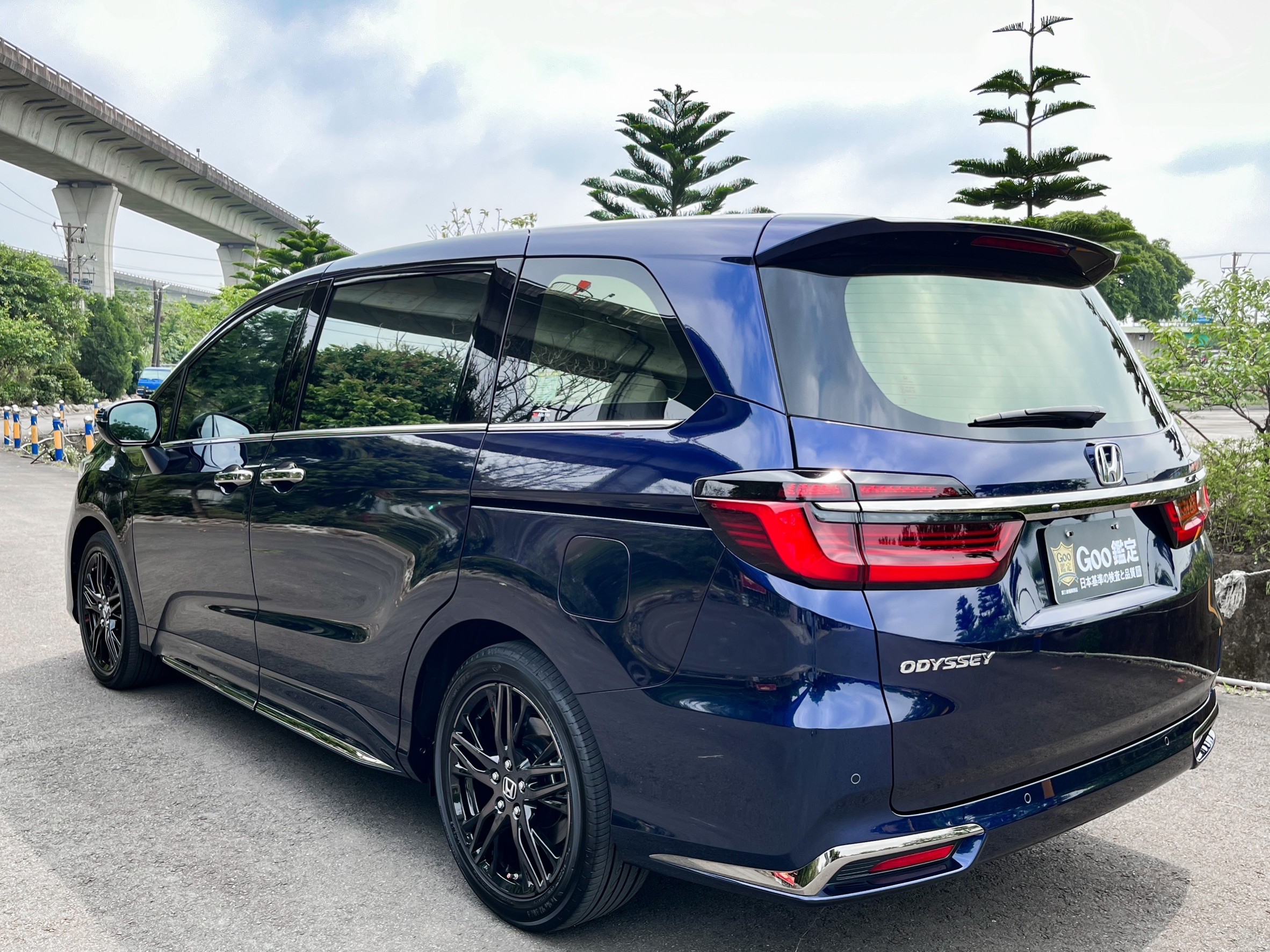 《七人座登峰版/新車保固中/全舒展座椅/自動跟車/天窗/360環景/免鑰匙》  第3張相片