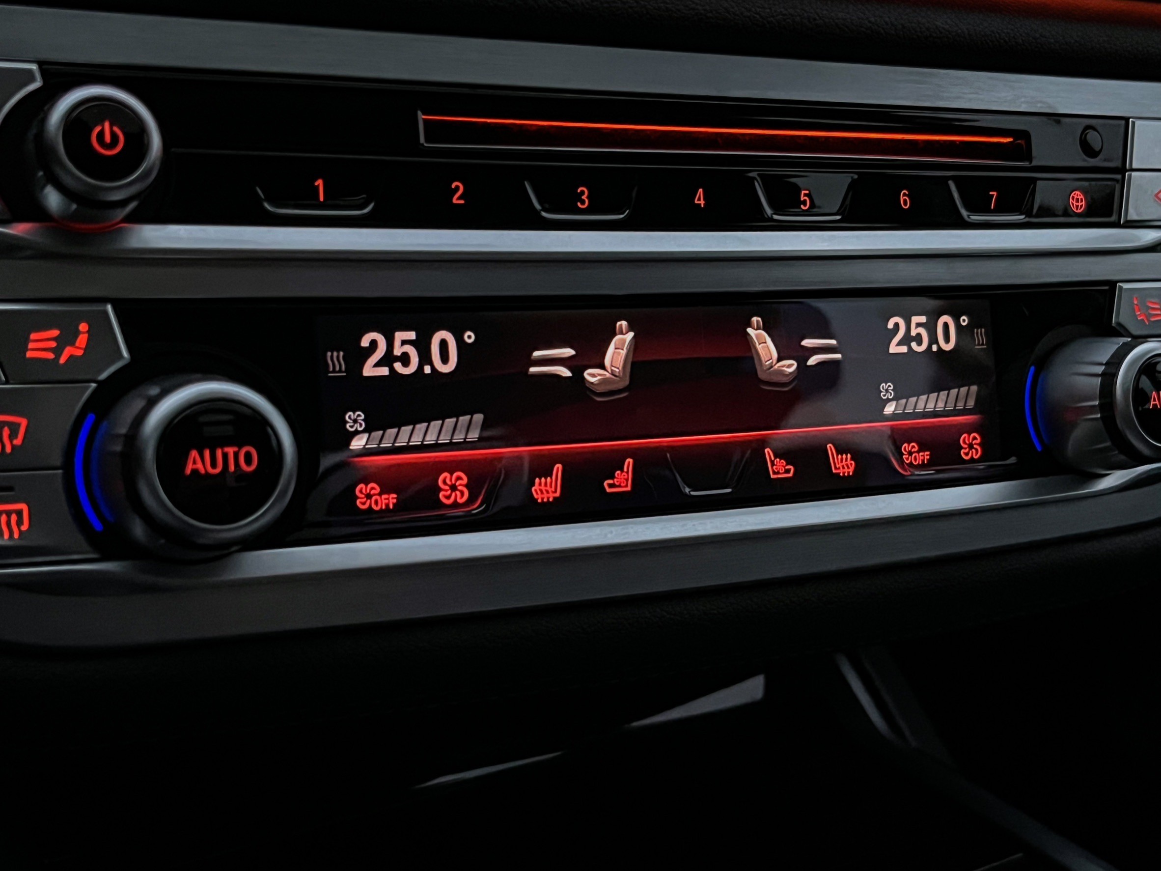 《總代理一手車/原廠保養/5AS安全輔助/盲點偵測/360環景/天窗/抬頭顯示》  第9張相片