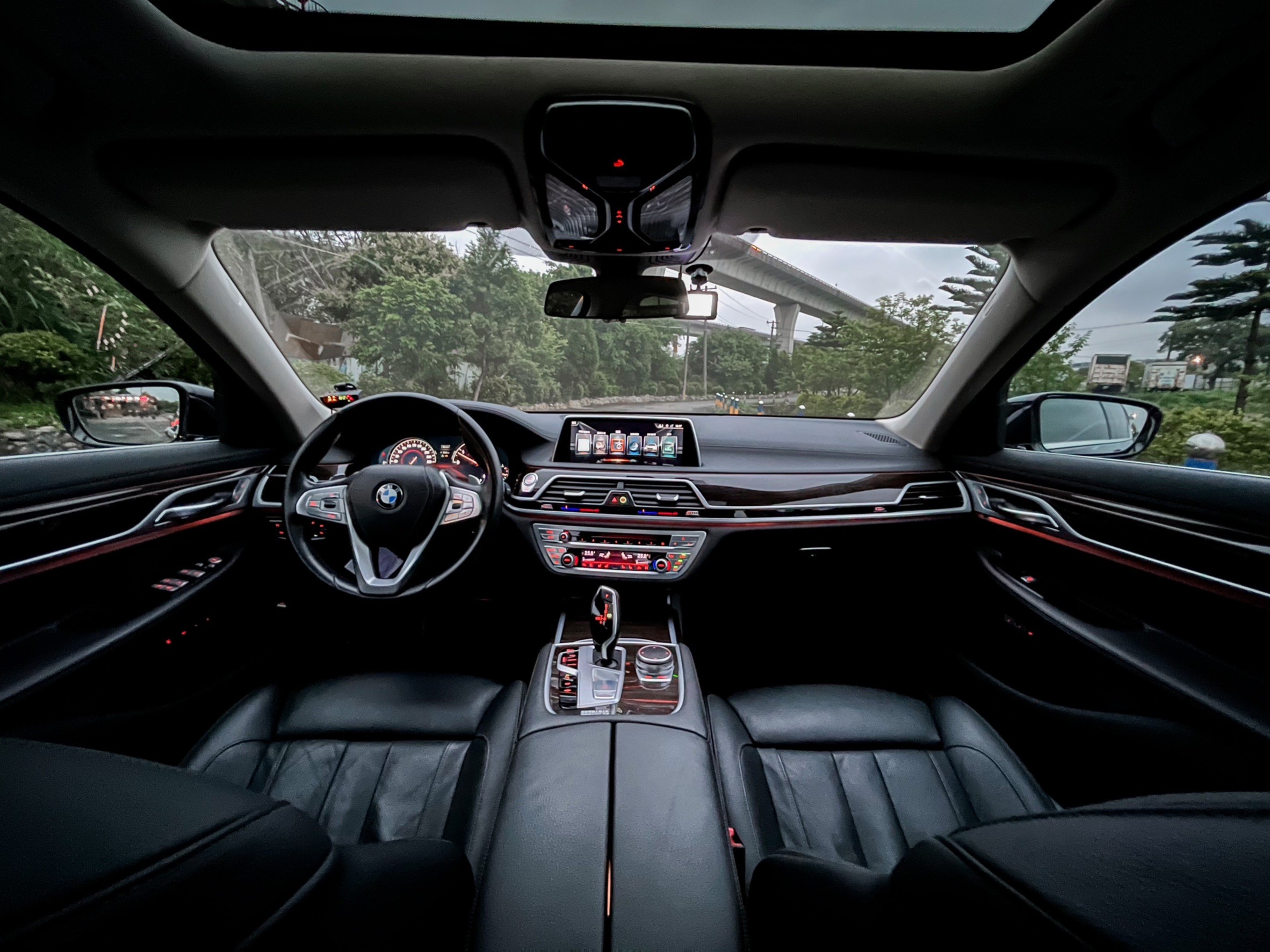 《總代理一手車/原廠保養/5AS安全輔助/盲點偵測/360環景/天窗/抬頭顯示》  第11張相片