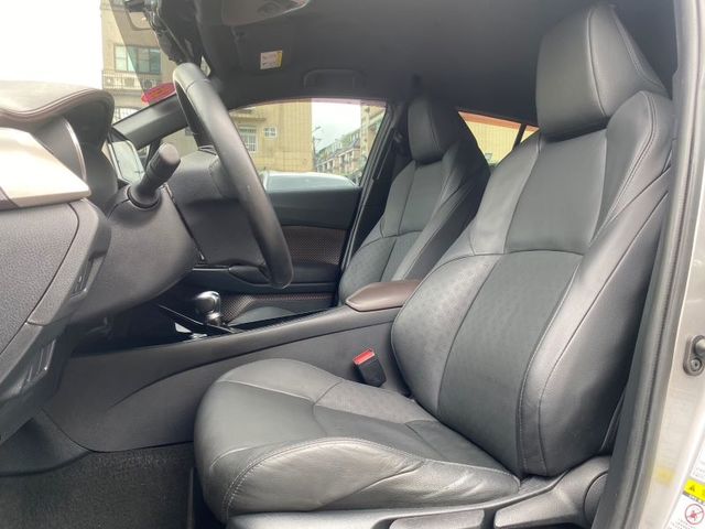 Toyota C-HR  第8張相片