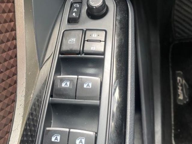 Toyota C-HR  第14張相片