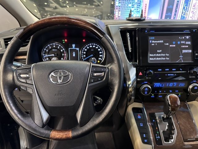 Toyota ALPHARD  第8張相片