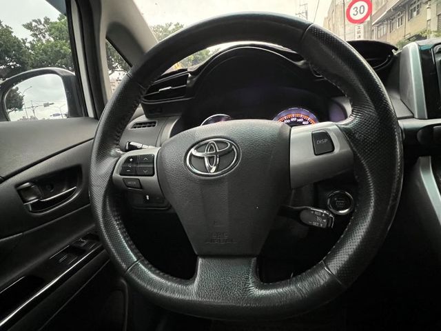 Toyota Wish  第13張相片
