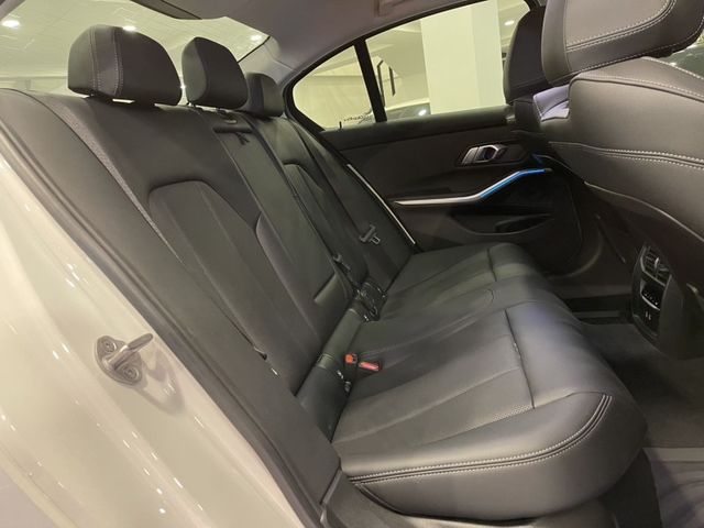BMW/ 寶馬 318i  第16張相片