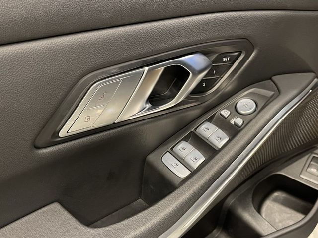 BMW/ 寶馬 318i  第18張相片