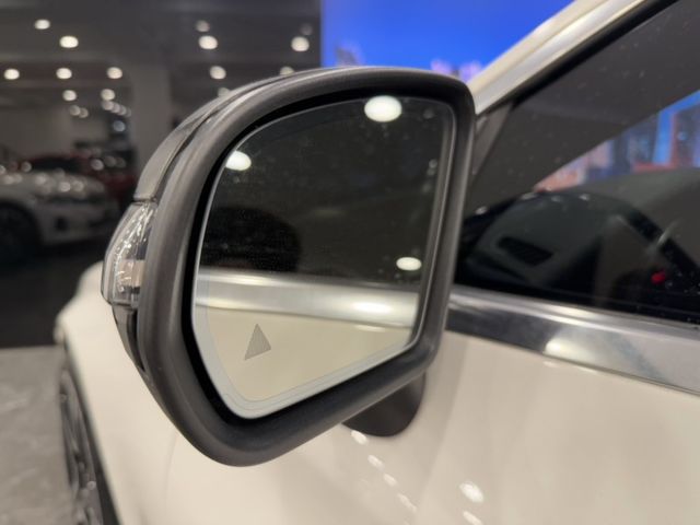 Mercedes-Benz/賓士 C300  第31張相片