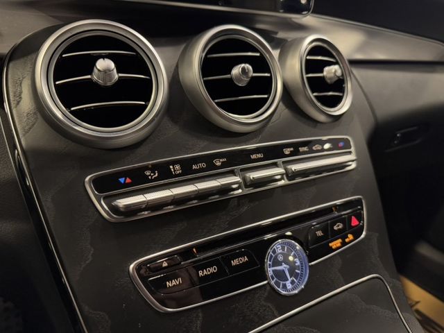 Mercedes-Benz/賓士 C300  第42張相片