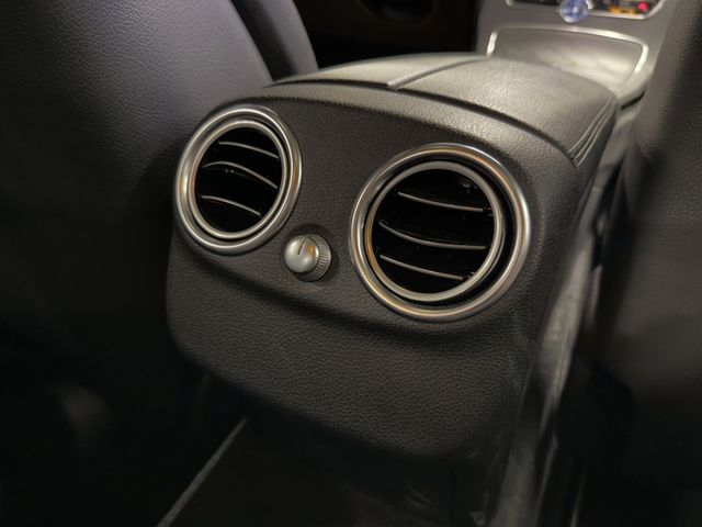 Mercedes-Benz/賓士 C300  第44張相片